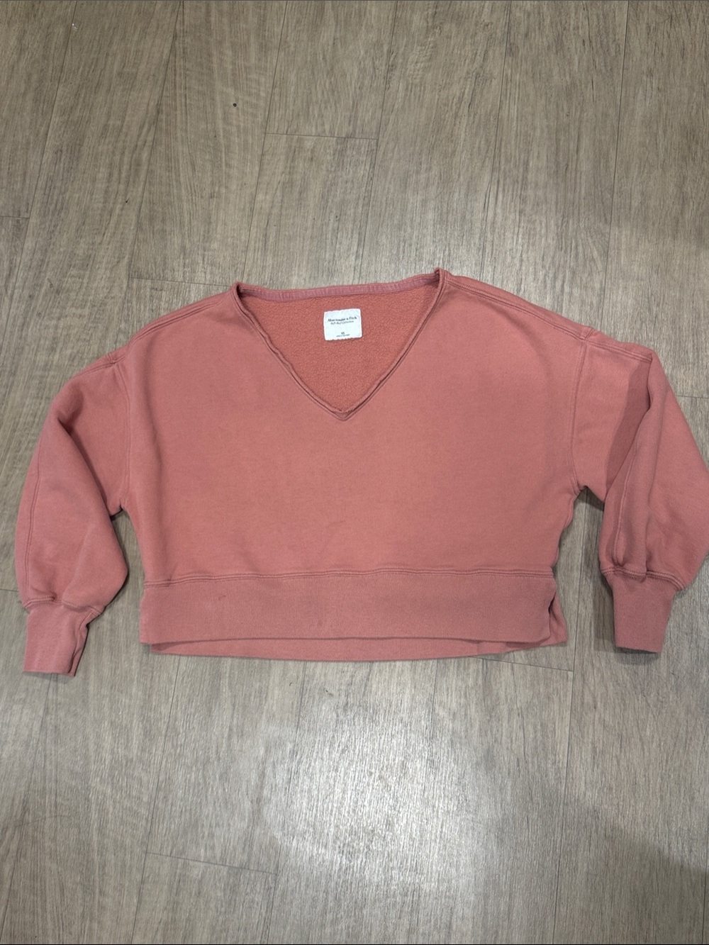 Abercrombie & Fitch Cropped V-Neck Sweater in Dusty Rose